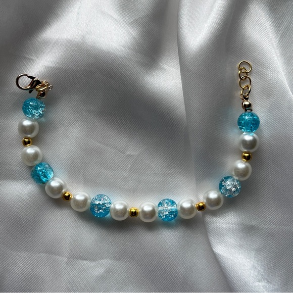 Elegant clasped bracelet - Picture 2 of 2